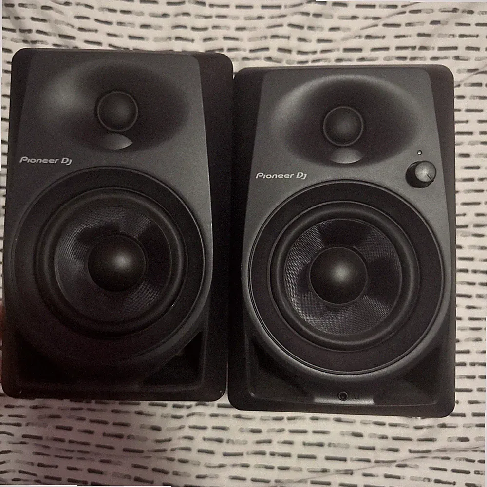 Pioneer DJ DM-40 Active Monitor Speakers-Black| Set Of 2 For Book Shelf.