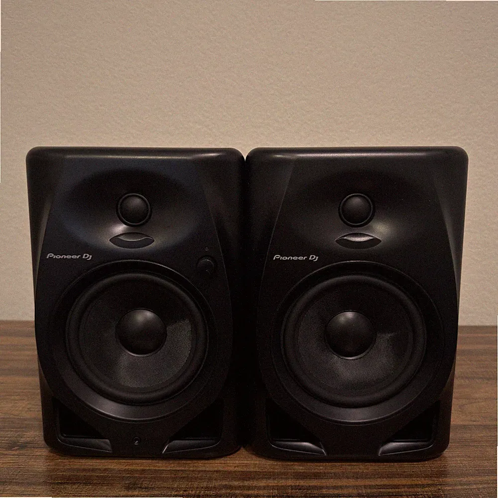 Pioneer DJ DM50D Monitor Speakers (Black)