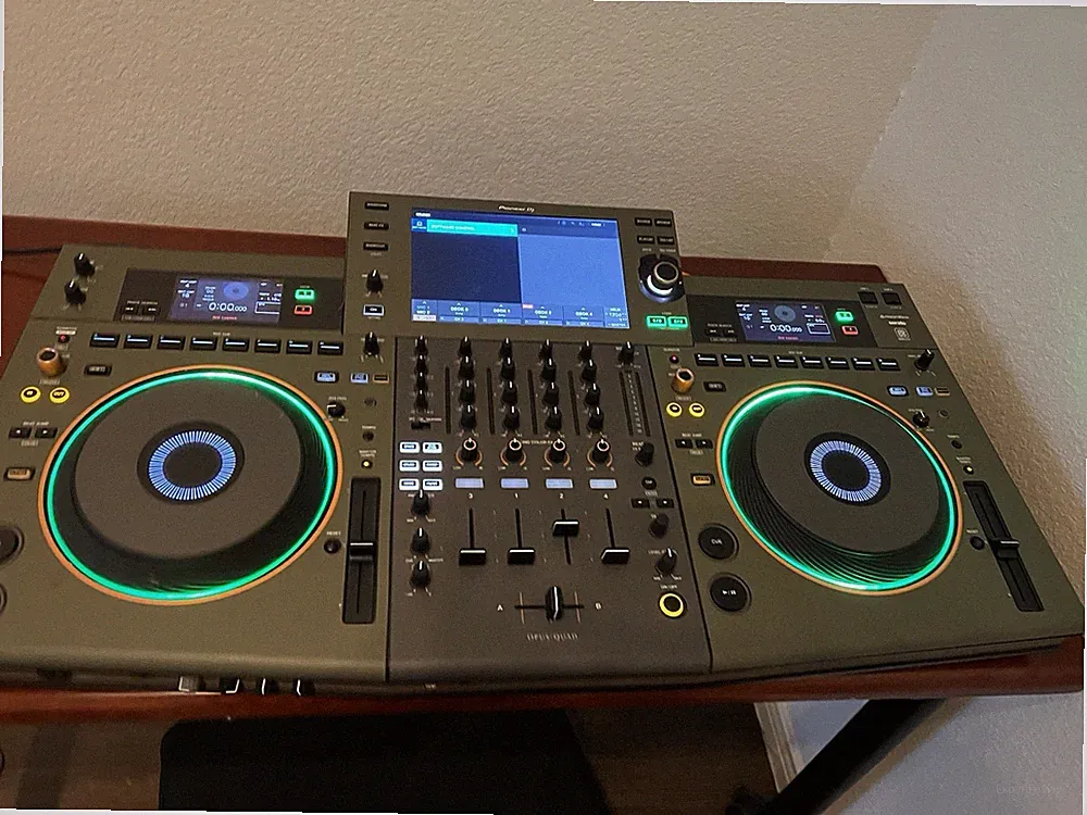 Pioneer DJ OPUS-QUAD 4-Channel 2-Deck Tabletop Double Deck Controller Black