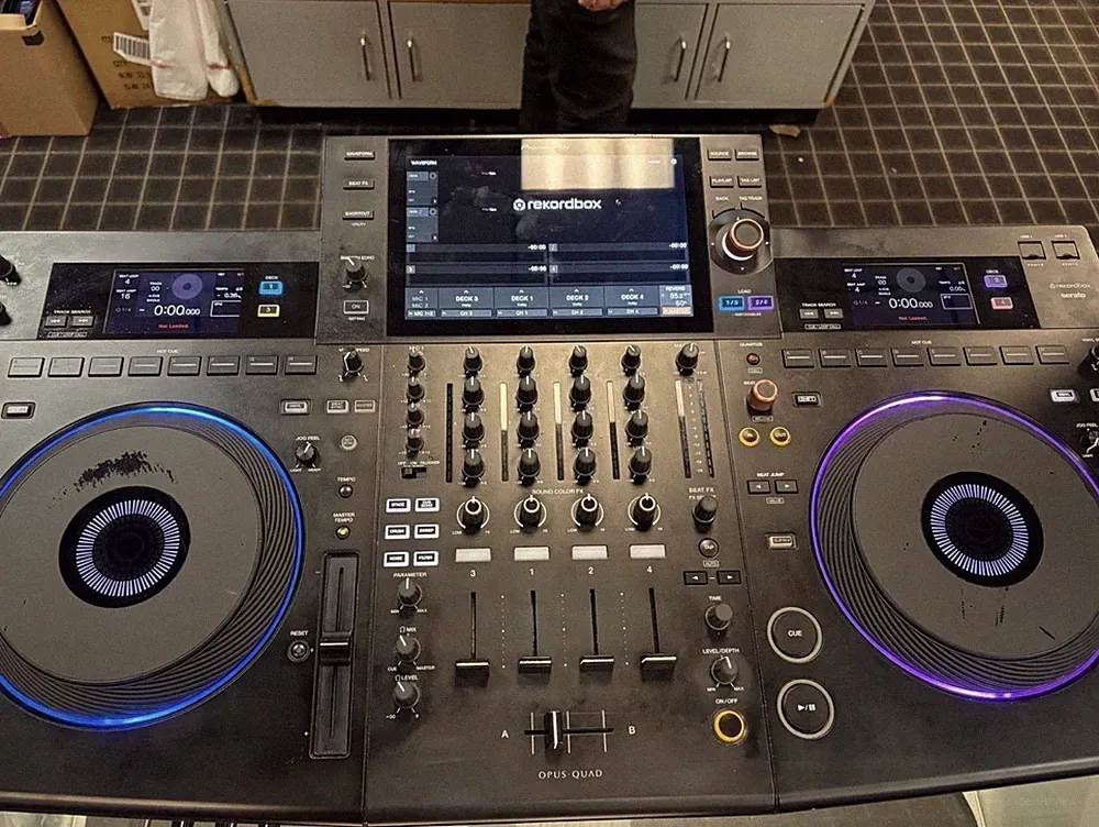 Pioneer DJ OPUS-QUAD Quad Deck Controller with Flight Case, Black