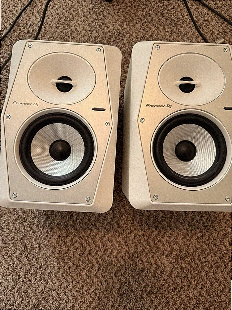 Pioneer DJ VM-50 Active Studio Monitor Speaker Pair 5.25in XLR/TRS White
