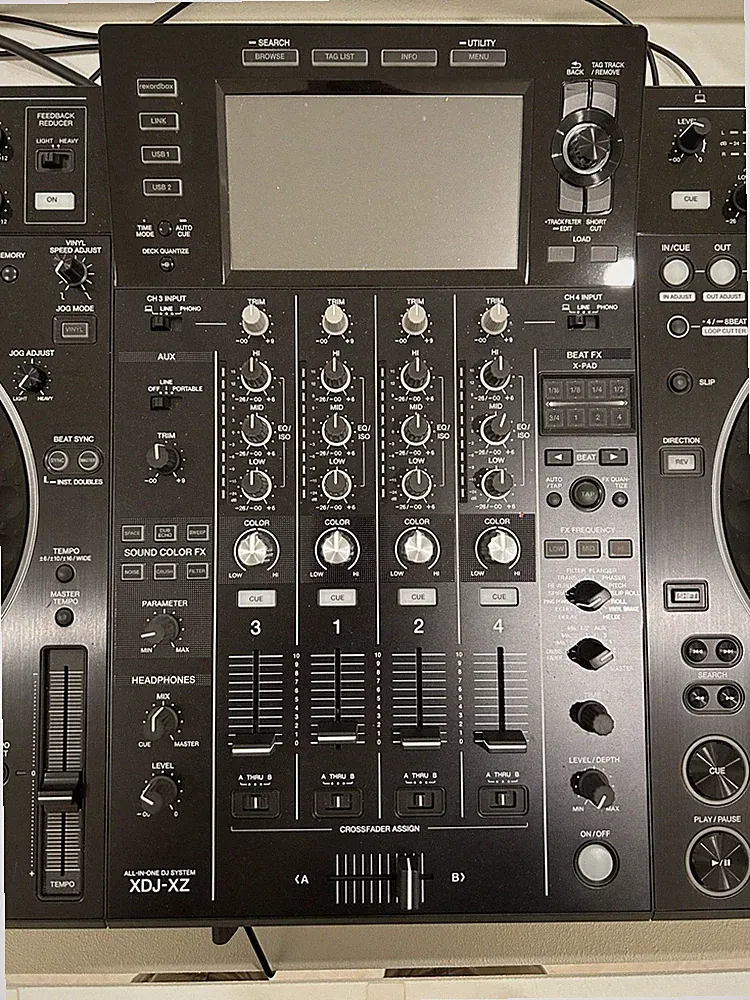 Pioneer DJ XDJ-XZ 4-Channel Professional All-in-One DJ System Black