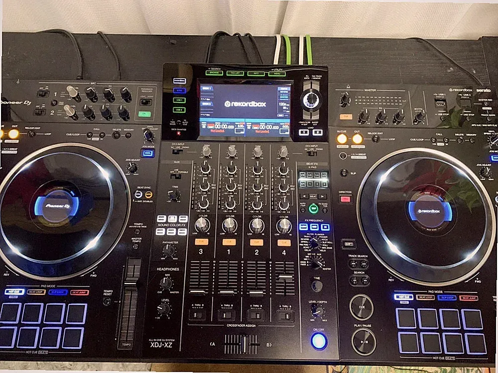 Pioneer DJ XDJ-XZ 4ch Professional All-in-One DJ System Black
