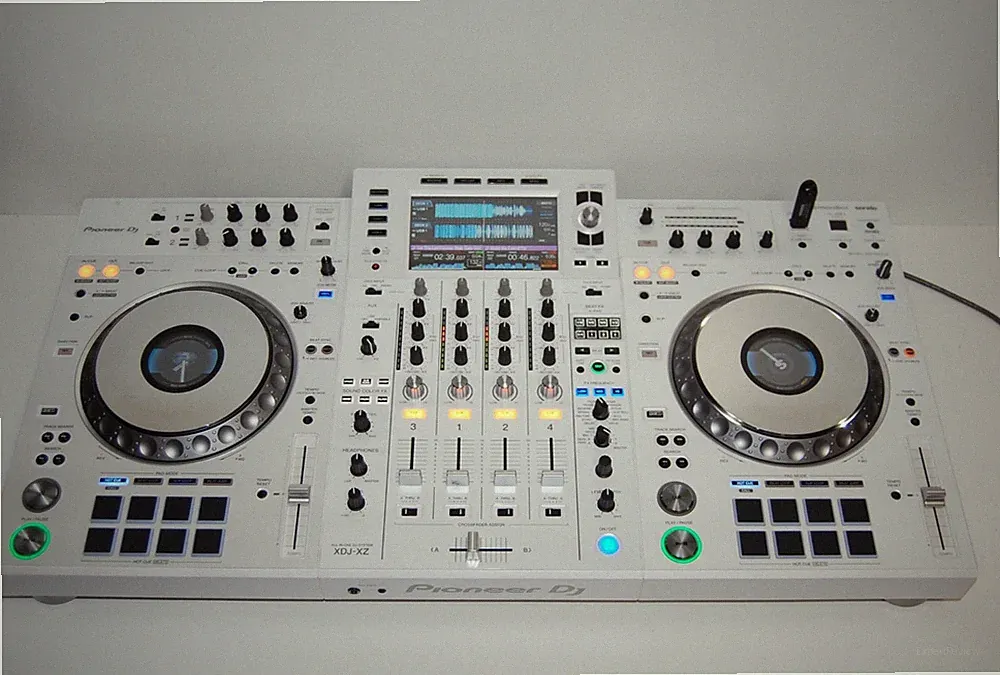 Pioneer DJ XDJ-XZ White 4 Channel Rekordbox Controller W/Box EXCELLENT L@@K!!