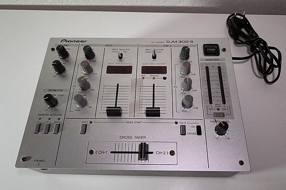 Pioneer DJM-300-S DJ Mixer Silver 2-Channel Auto BPM Counter 3-Band EQ *Europlug