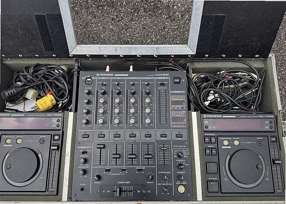Pioneer DJM-500 4-Ch DJ Mixer Beat Effects w/ 2x Pioneer CDJ 700S + Flight Case
