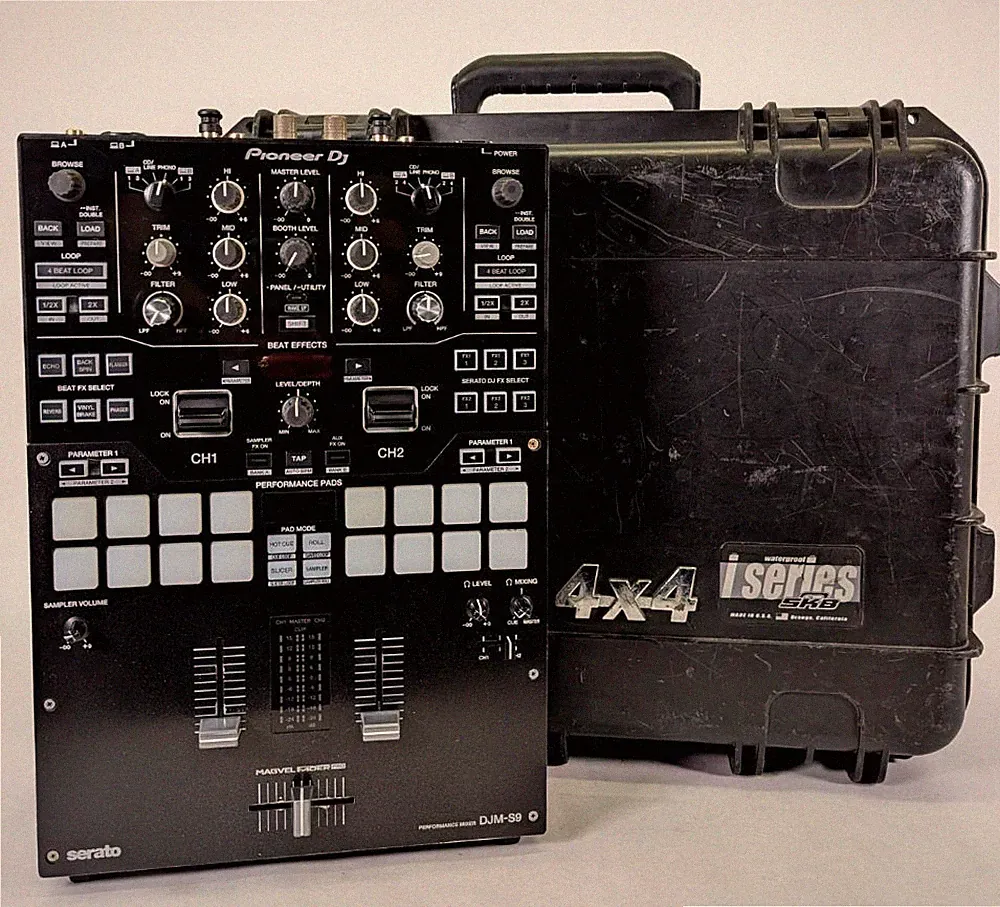 PIONEER DJM-S9 2 Channel Pro DJ Scratch Mixer and Case