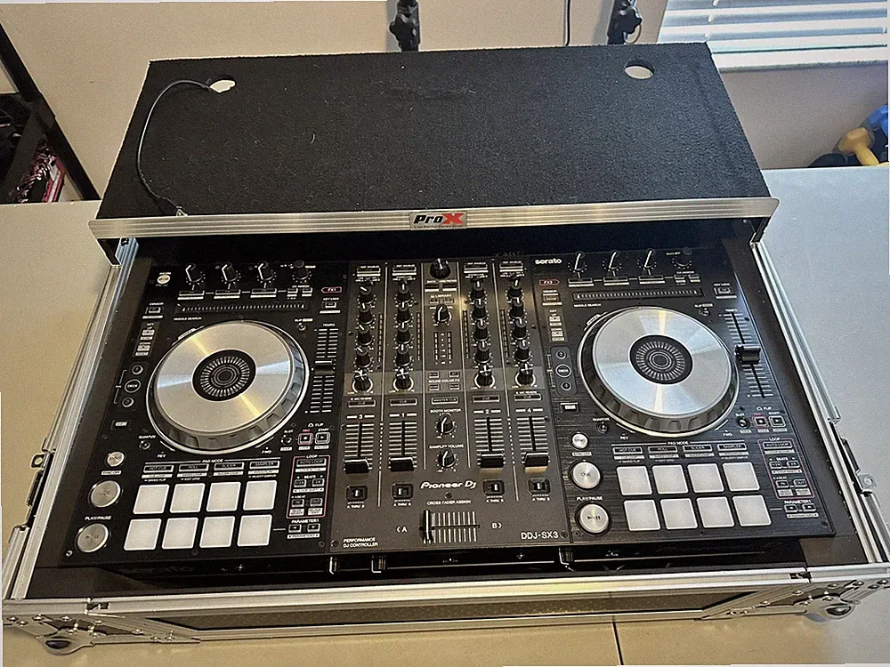 Pioneer Serato DDJ-SX3 4-channel Performance DJ Controller With Flight Case