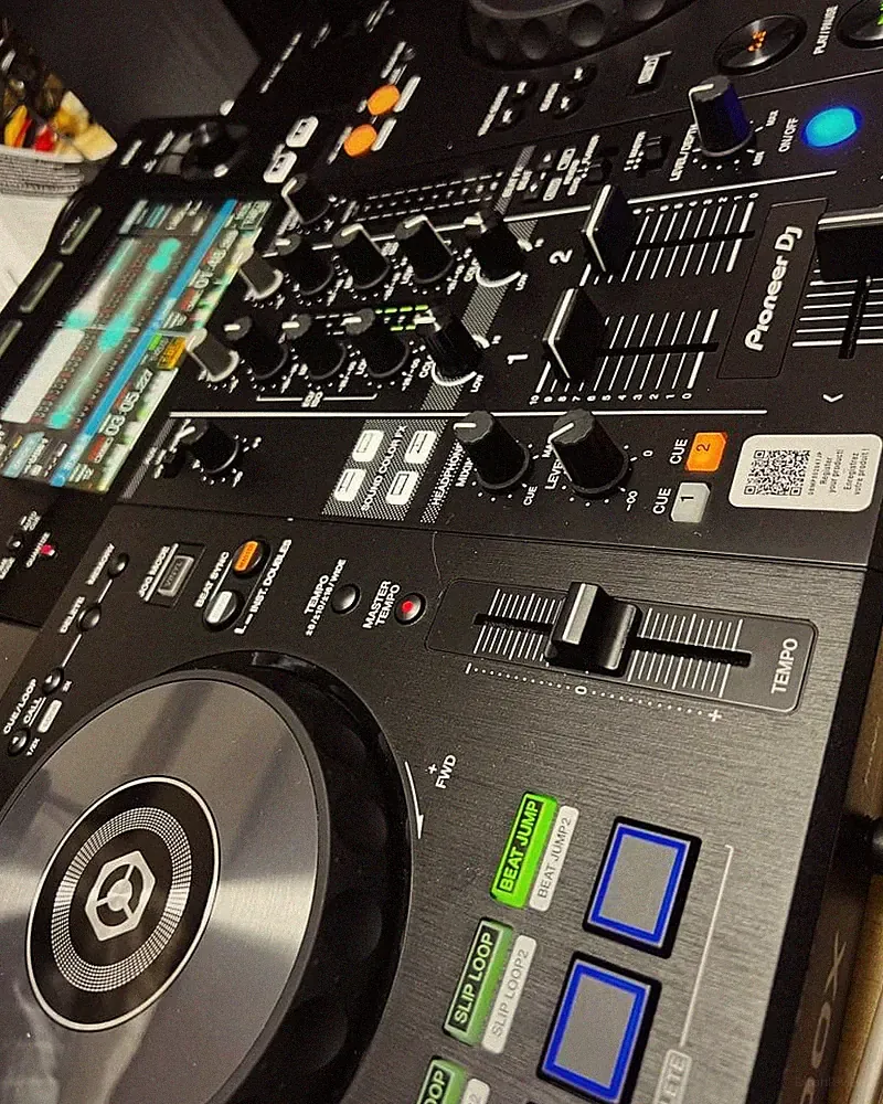 Pioneer XDJ-RR DJ Controller 2-Channel Mixer with Color LCD Tested