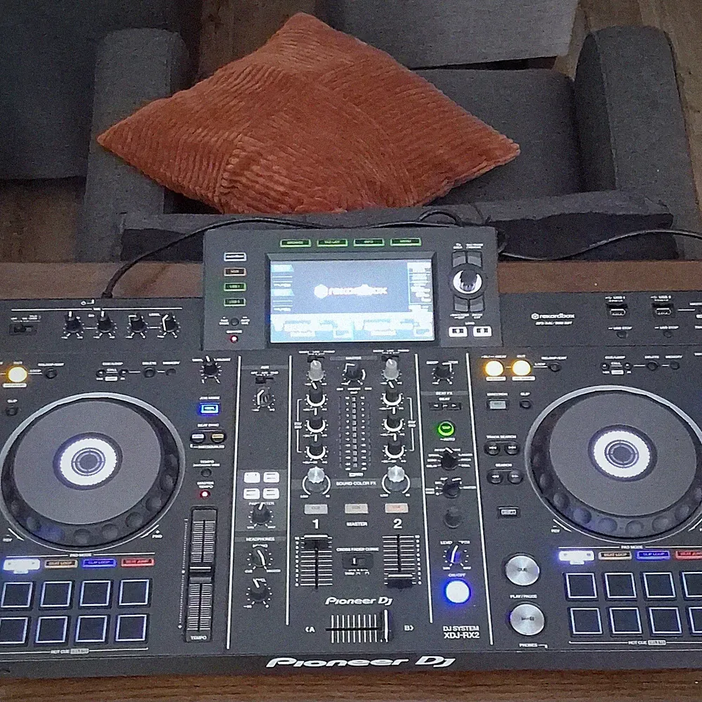 Pioneer XDJ-RX 2-Ch. 2-Deck All-in-One Controller w/ Gator Case & HDJ-X5, Mic