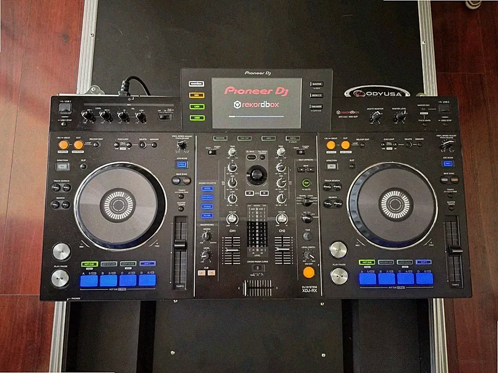 Pioneer XDJ-XR All-in-one Dual Deck DJ System With OdyUSA Odyssey Case ,EXC++