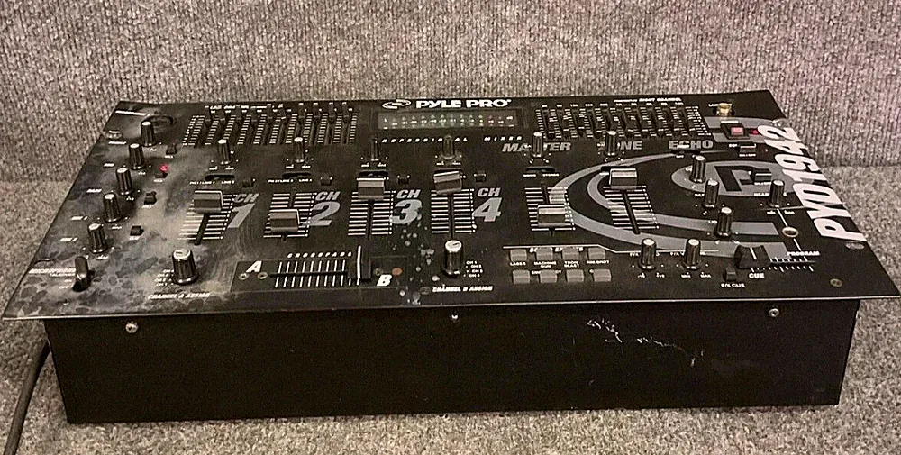 Pyle Pro PYD1942 4-Channel DJ Mixer 19" Rack Mount Echo SFX Used
