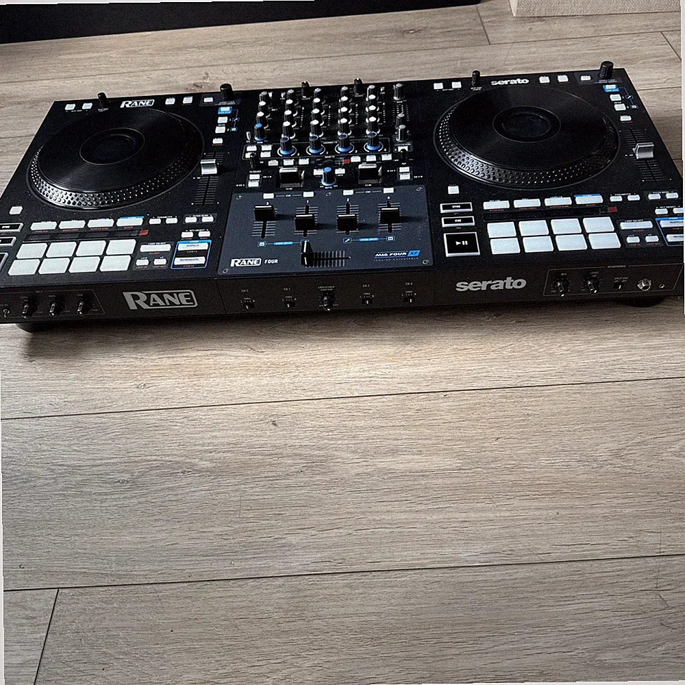 Rane Four Serato DJ Controller 4-Channel Built-In Mixer 16 Pads Black
