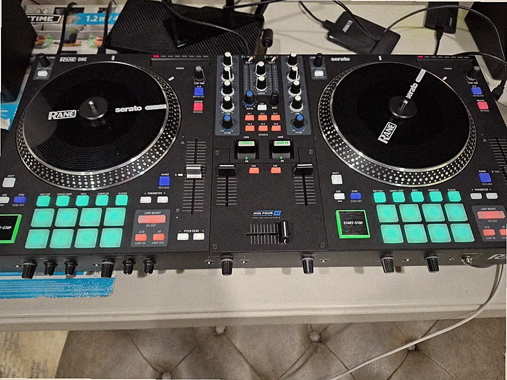 Rane ONE 2-Deck Motorized DJ Controller w/ Built-In Mixer 16 Pads Black