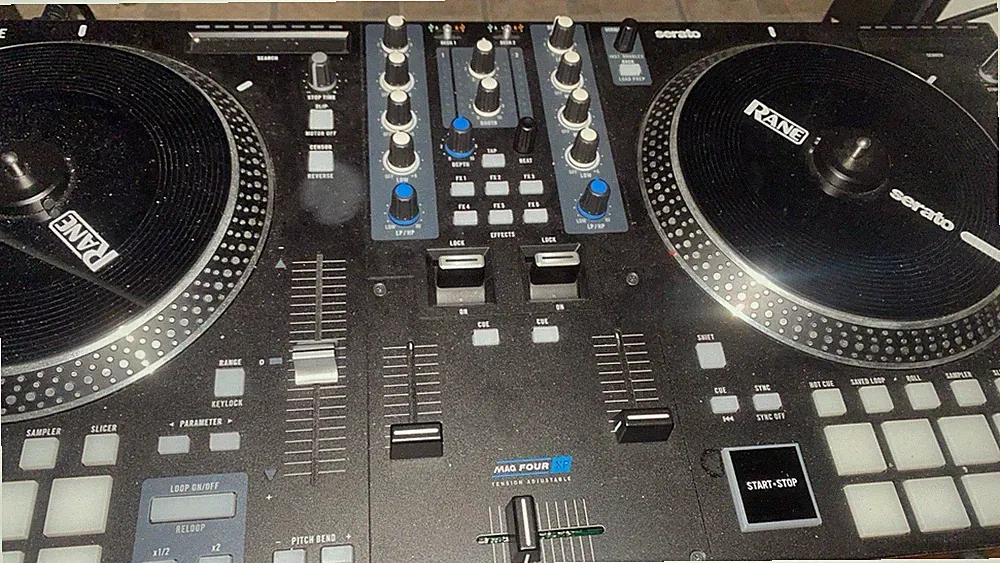 Rane ONE Double Deck DJ Controller 2-Deck 2-Ch 16 Pads Built-In Mixer Black
