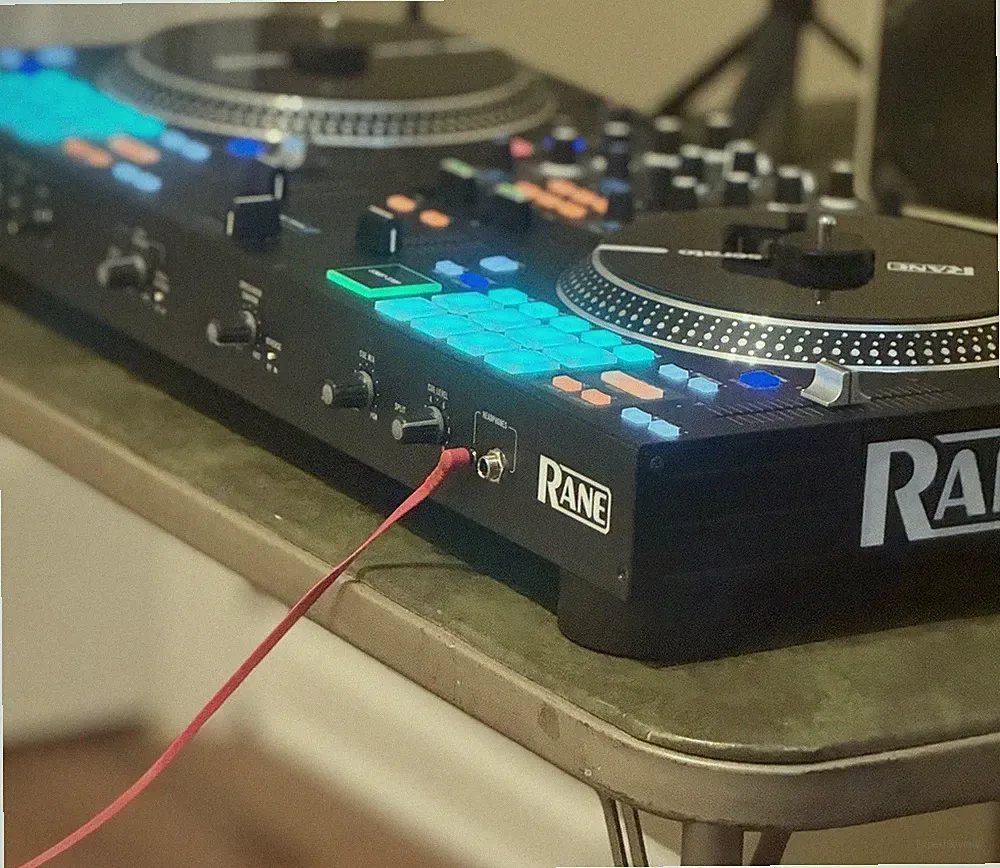 Rane One Double Deck DJ Controller Motorized Platters Built-in Mixer 16 Pads