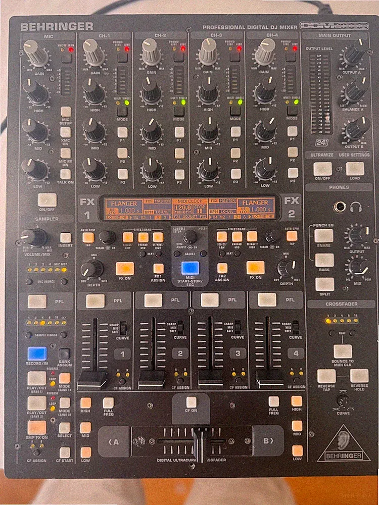 READ: Behringer DDM4000 PRO DIGITAL DJ MIXER 4-Channel, has some faulty faders.