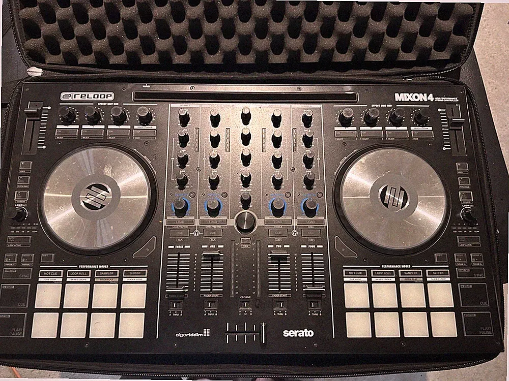 Reloop AMS-MIXON-4 Multicolor DJ Controller