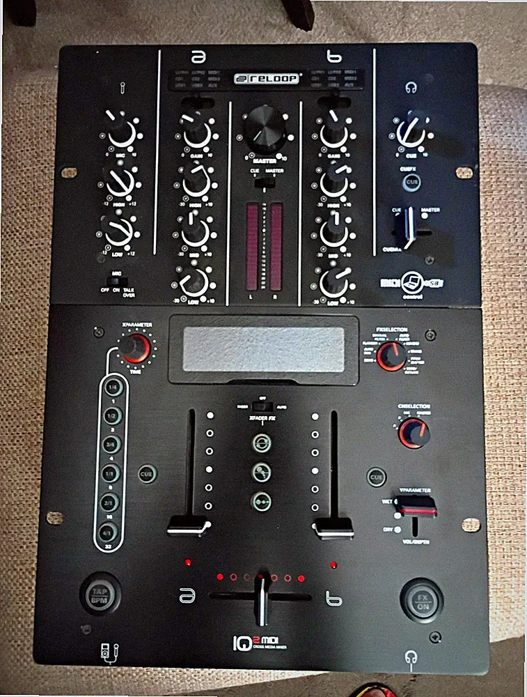 Reloop IQ2 MIDI 2-Channel DJ Mixer Black USB Interface Filters 3-Band EQ