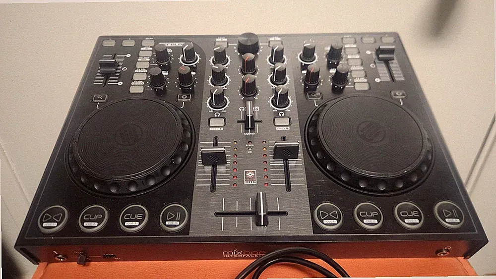 Reloop MIXAGE Interface Edition Professional DJ-USB/MIDI Controller