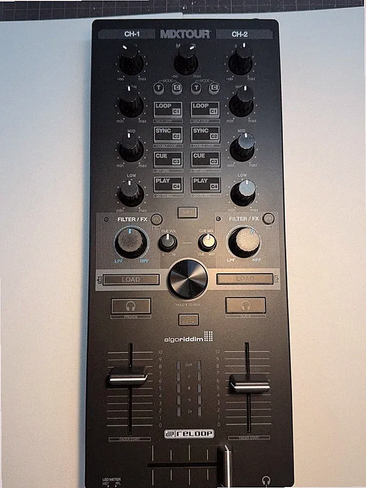 Reloop Mixtour - DJ Controller & Audio Interface