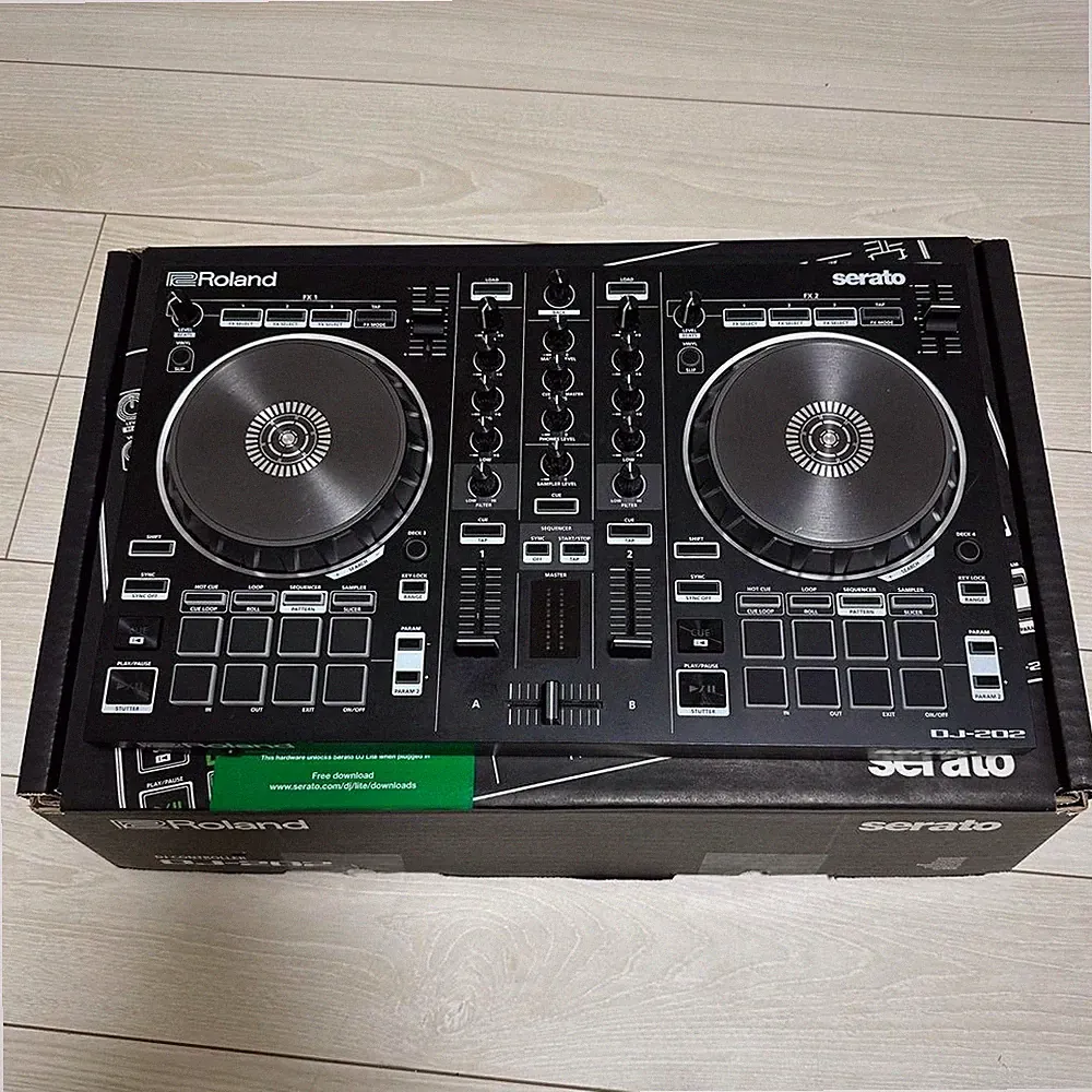 Roland DJ-202 DJ Controller 2-Channel Serato DJ USB MIDI Sequencer Controller