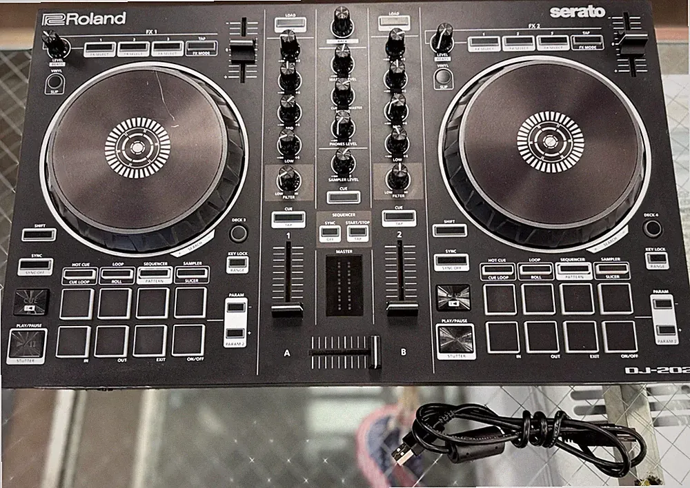roland 202 dj controller