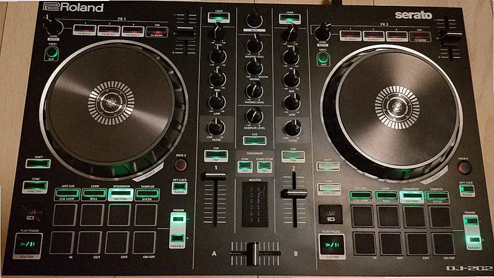 Roland DJ-202 Serato DJ Controller 2-Channel 4-Deck USB Powered - Tested Working