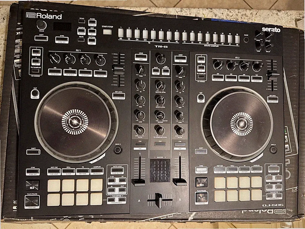 Roland DJ-505 2-Channel DJ Controller