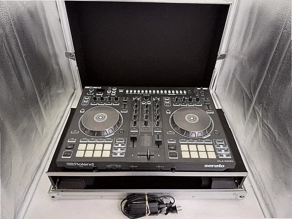 Roland DJ-505 2-Channel Serato DJ Controller with Odyssey Flight Case