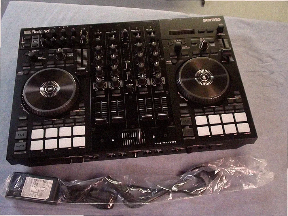 Roland DJ-707M 4-Channel DJ Controller for Serato DJ