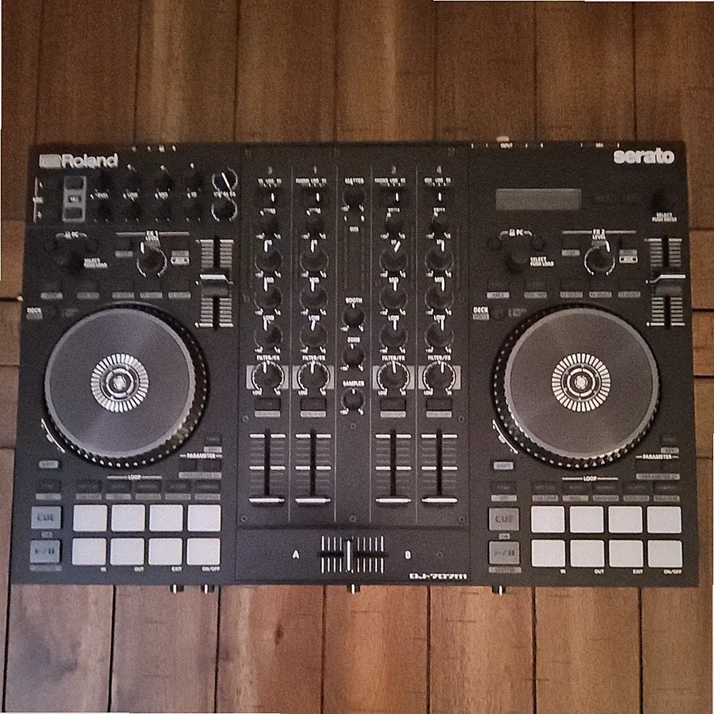 Roland DJ-707M 4-deck Serato DJ Pro Controller with Drum Machine and Vocal