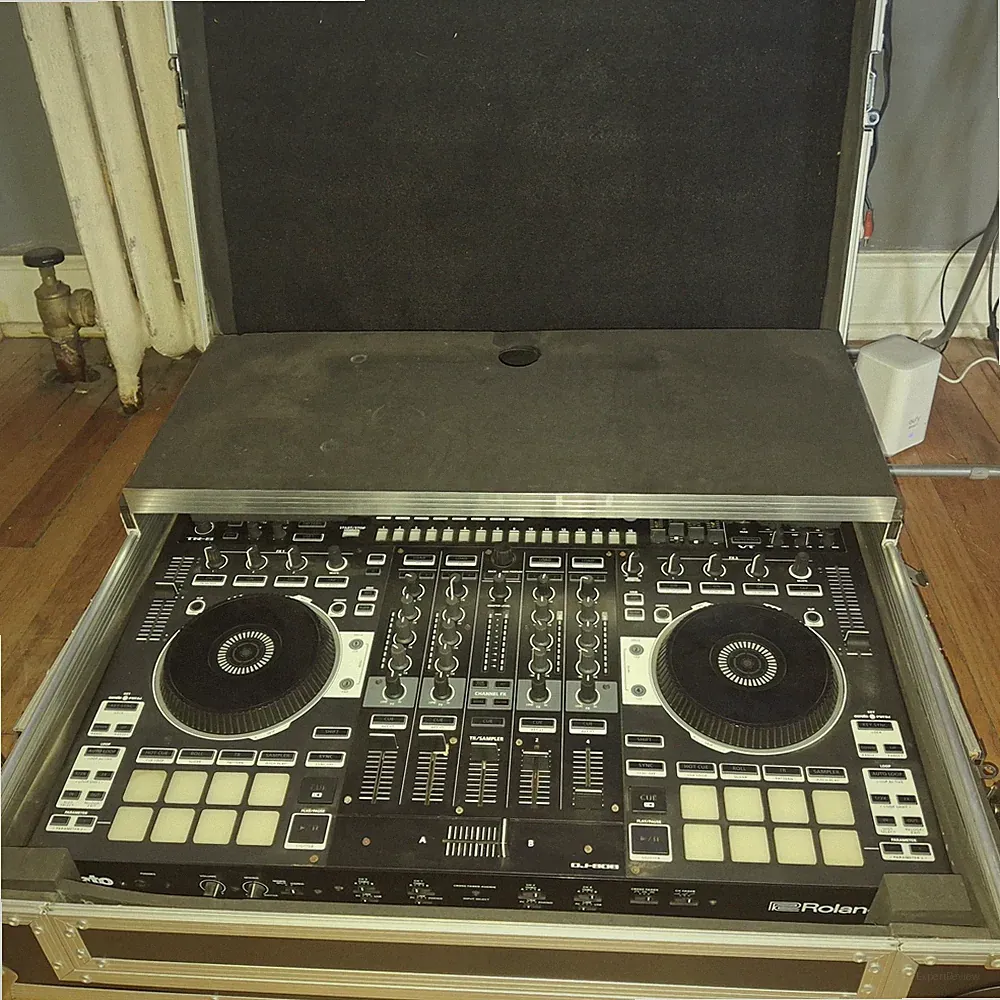 Roland DJ-808 DJ Controller, 4-Channel, Filter, USB, Hard Case, 4 Decks