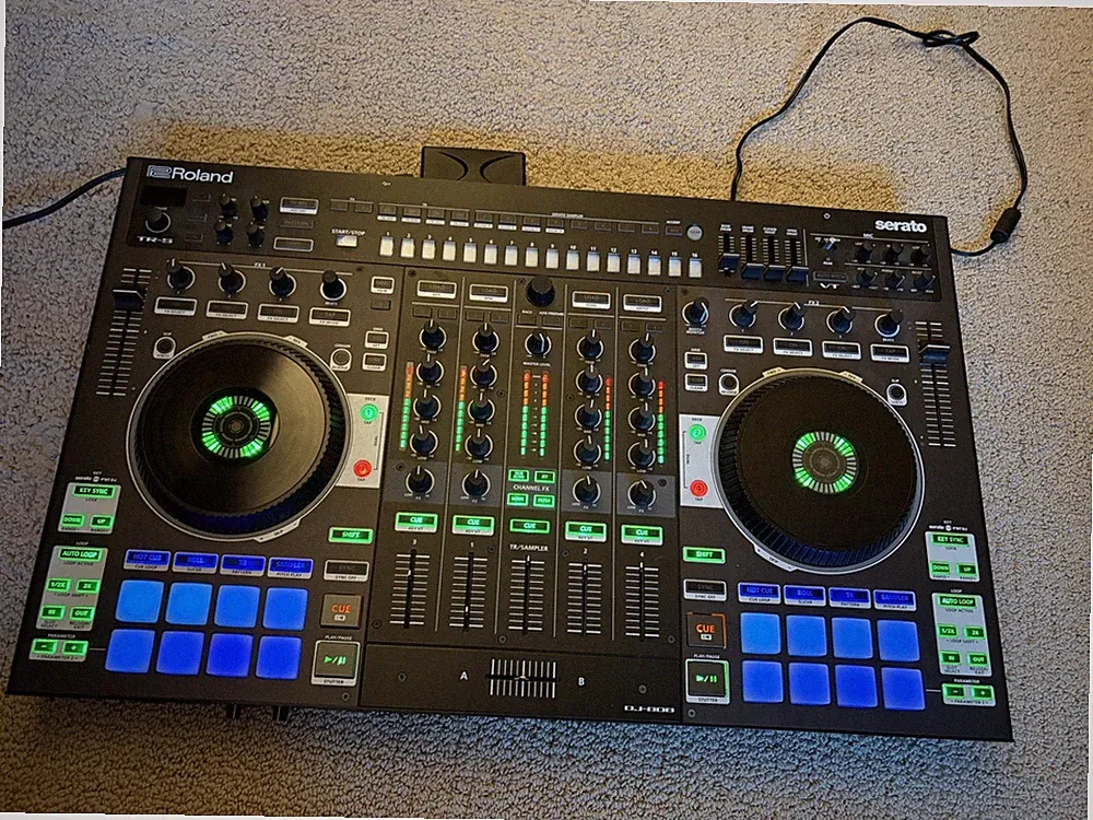 Roland DJ-808 Serato DJ Controller 4-Channel 2-Deck 16 Pads USB FX