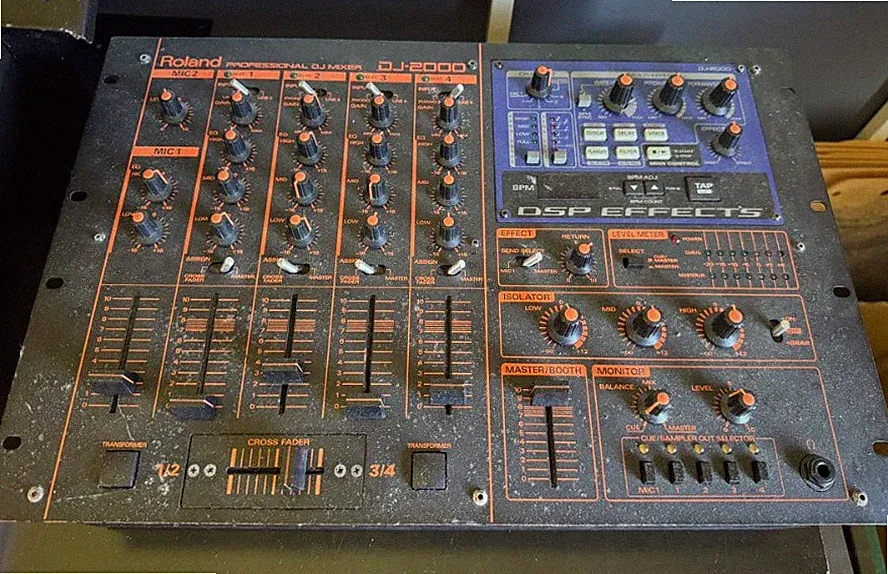 Roland DJ200 PROFESSIONAL DJ MIXER 4ch Mixer DSP EFFECTS AC100V 50/60Hz 35W
