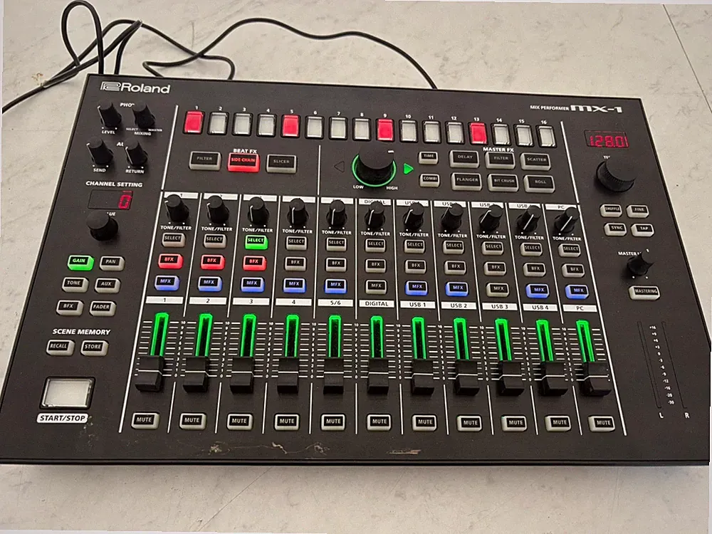 Roland MX1 DJ Mixer Table