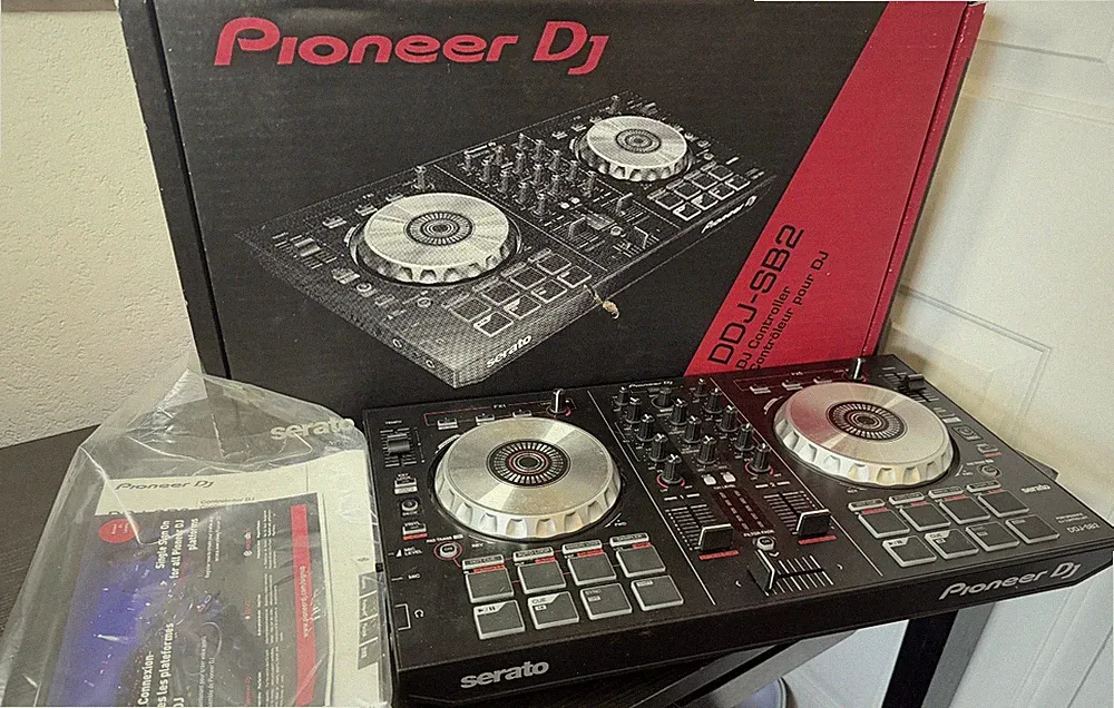 Serato Pioneer DJ DDJ-SB2 Controller for DJs
