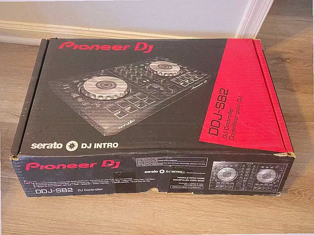 SERATO PIONEER DJ DDJ-SB2 (P17031054) with USB cable and Package Box - GREAT