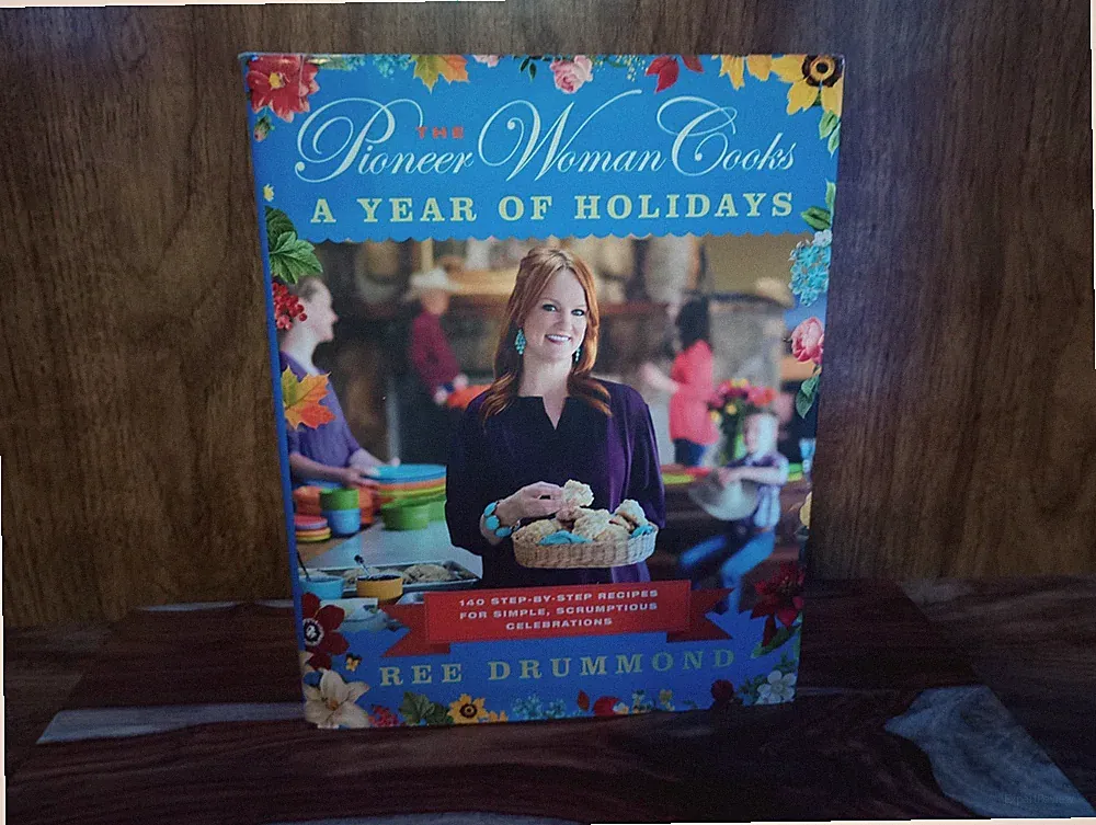 The Pioneer Woman Cooks A Year of Holidays Drummond HC 2013 Cookbook DJ