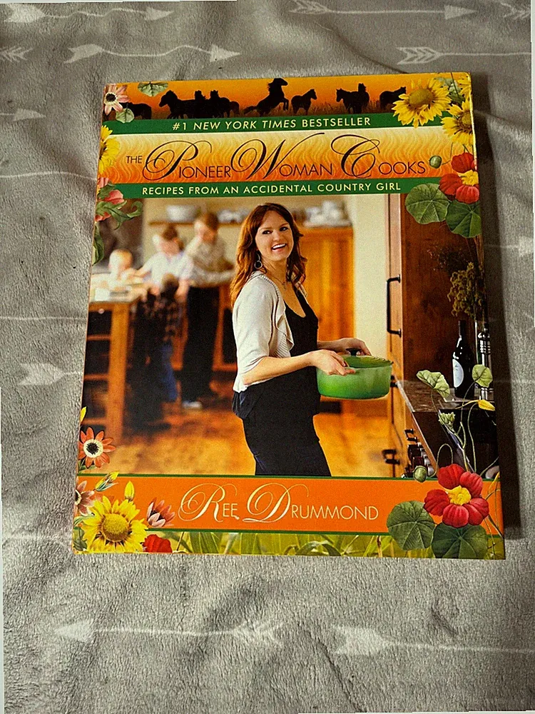 The Pioneer Woman Cooks, HB/DJ, 1st Edition! S2-611