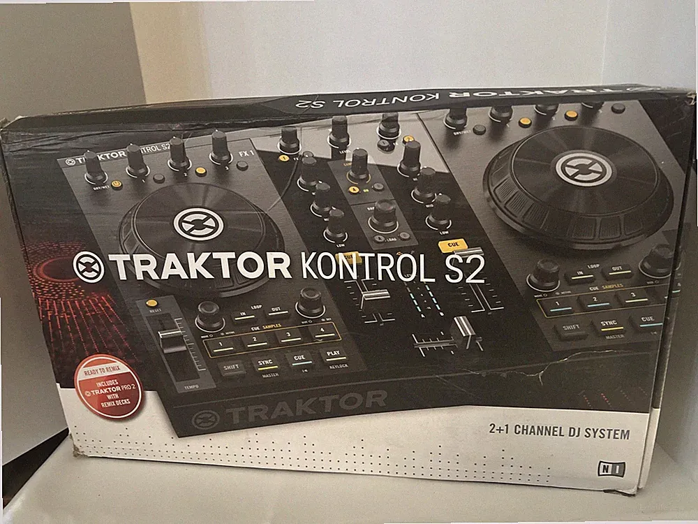 TRAKTOR KONTROL S2 - 2.1 Channel DJ System Controller Read