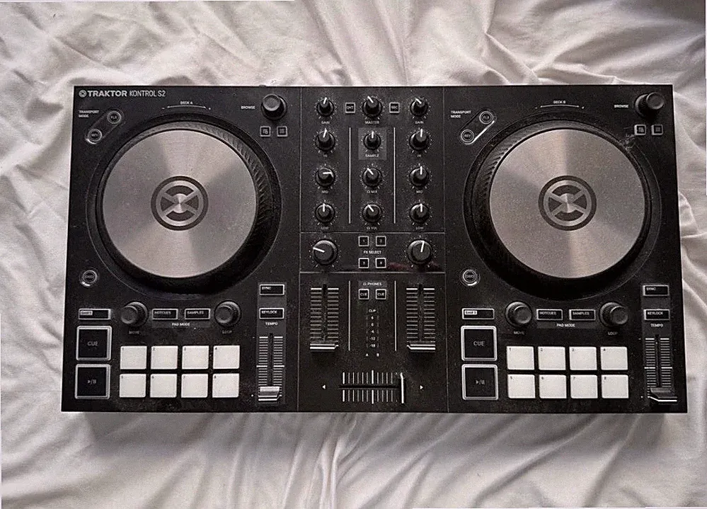 TRAKTOR KONTROL S2 DJ Controller USB Tested Working Great Condition MK3