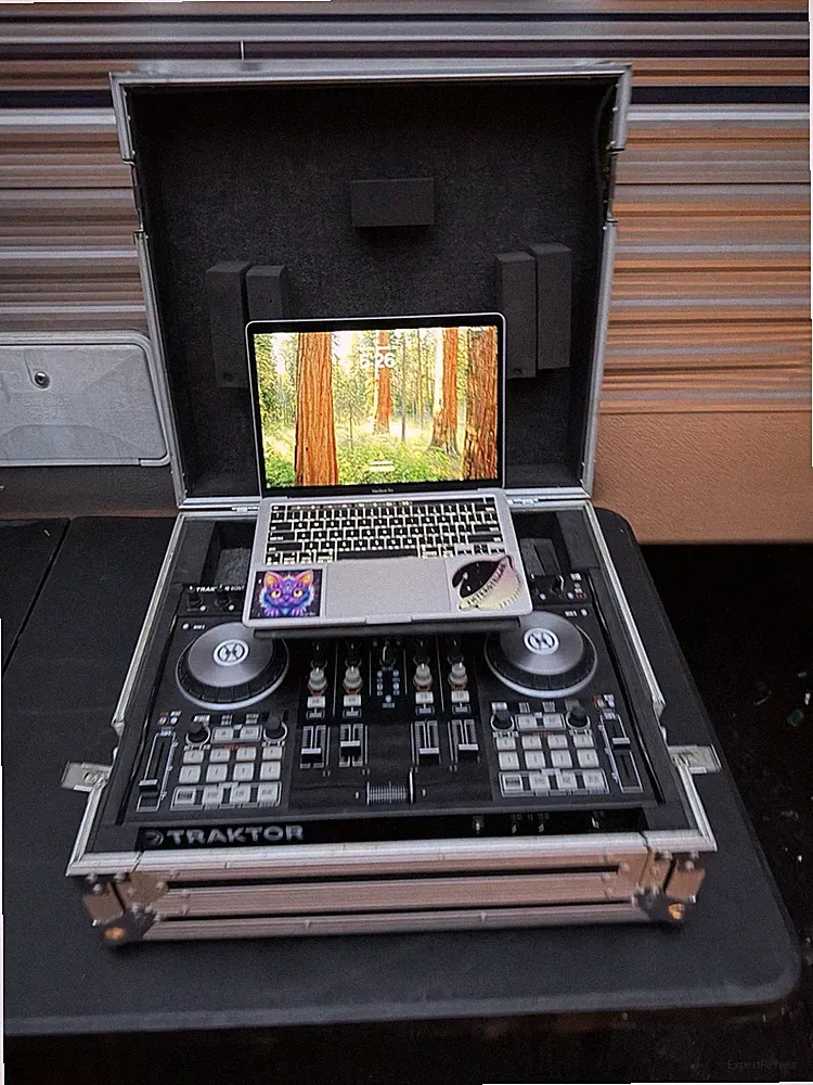 Traktor Kontrol S2 Double Deck DJ Controller w/ RGB Buttons, Loop, Filter, Case