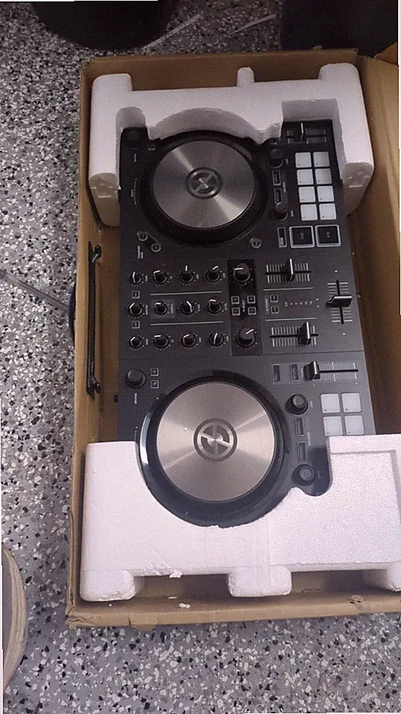 TRAKTOR KONTROL S2 mk3, the latest version club DJ 2 channel mixing system