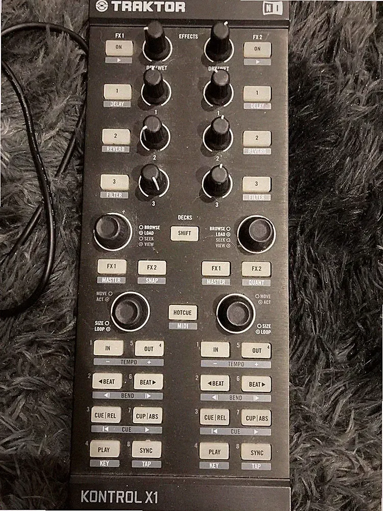 TRAKTOR KONTROL X1 USB DJ Controller – Compact Multi-Function FX Control -Used