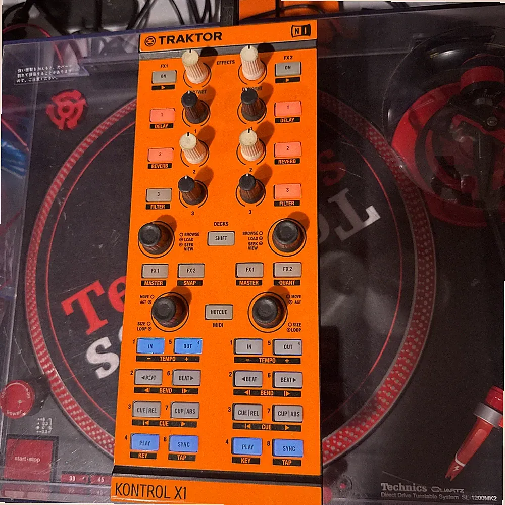 TRAKTOR KONTROL X1 USB DJ Controller – Compact Multi-Function FX Control -Used