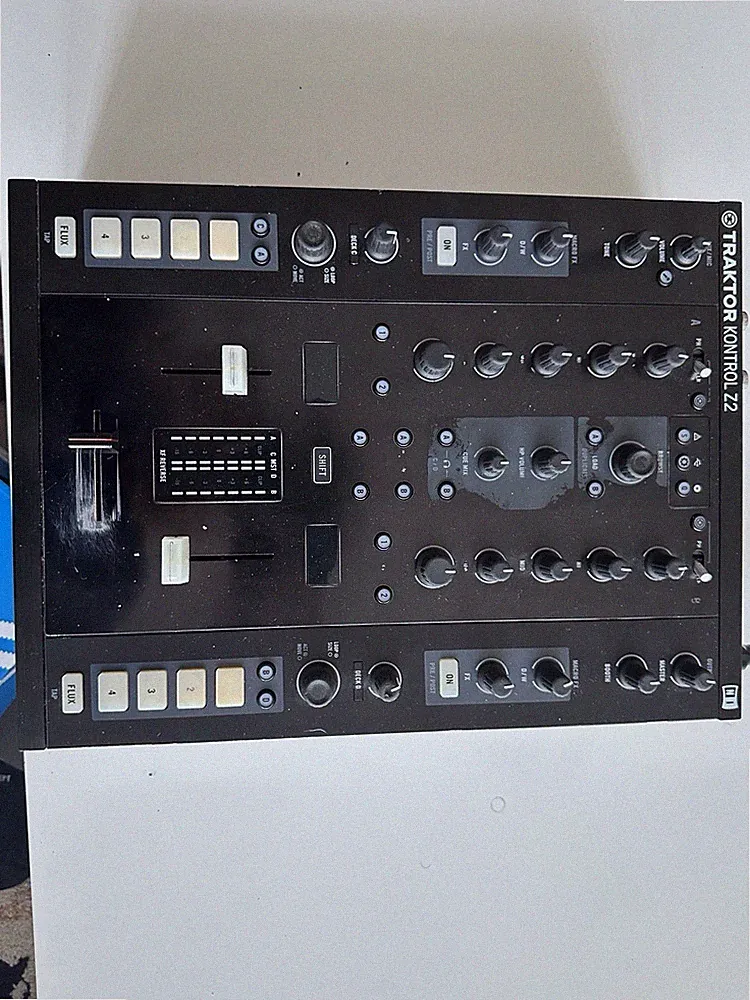 traktor z2 mixer. Powers On/Untested