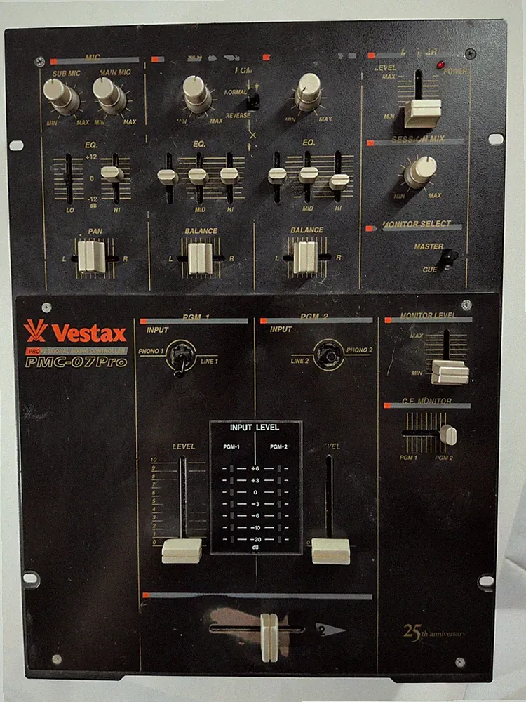 Vestax PMC-07 Pro Professional 2-Channel DJ Battle Mixer Powers On Untested