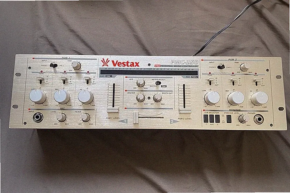 Vestax PMC-250 Professional DJ Mixer 2-Channel 3-Band Isolator Rack Mount Used