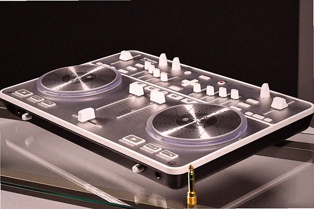 Vestax Spin USB MIDI/AUDIO DJ Controller for Mac computers